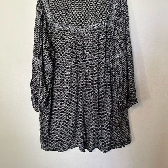 Old Navy XXL Long Sleeve Floral-Print Split-Neck Plus-Size Swing
Dress - Picture 2 of 9